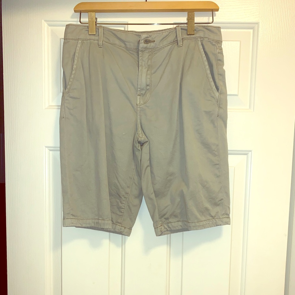 7 For Allmankind khaki shorts